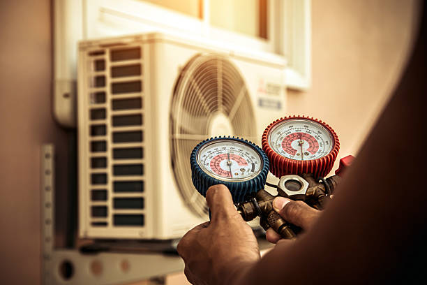 Professional Ac Installation technician working in Cordova, AL